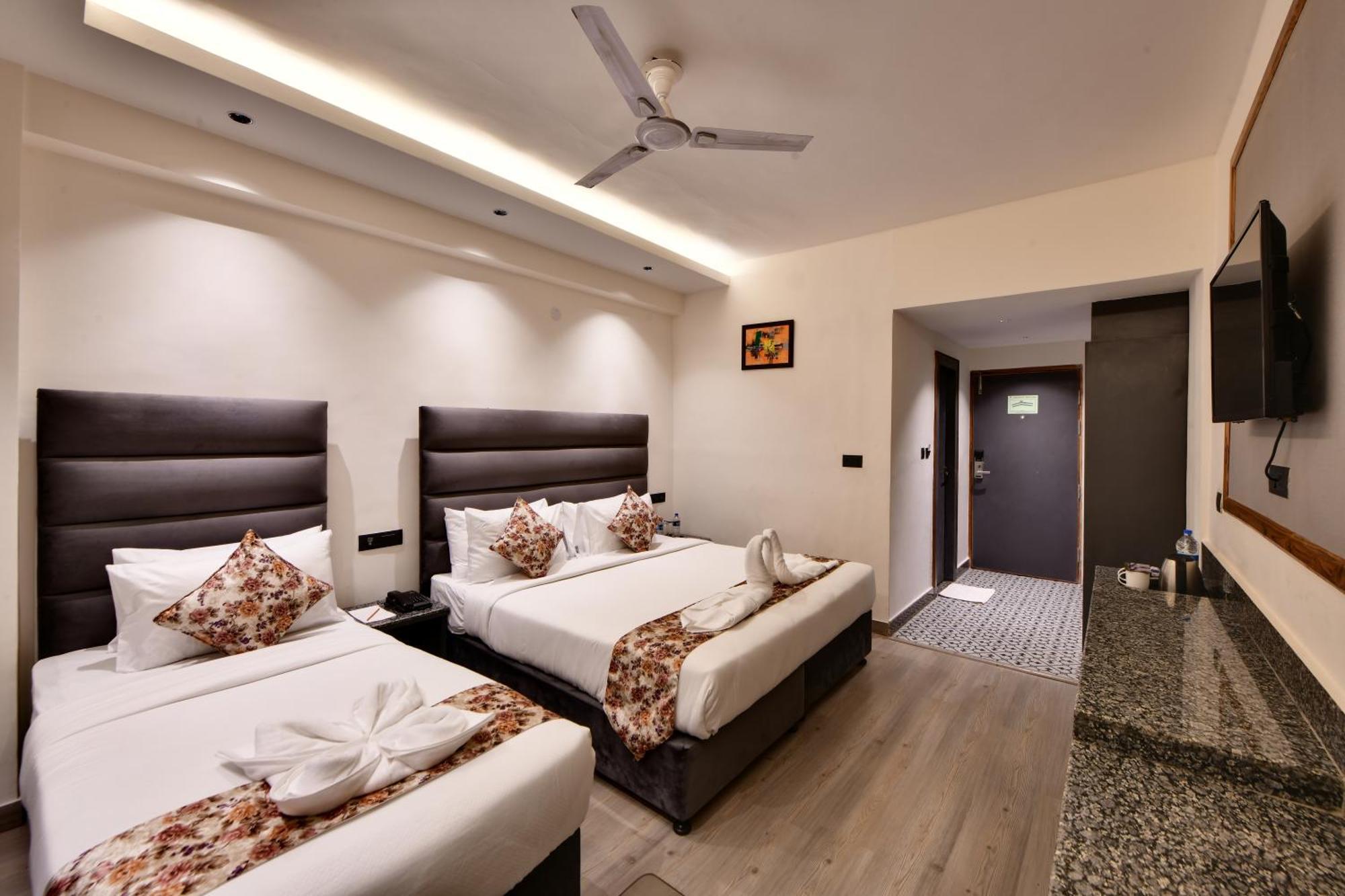 Click Sunburry Hotel Katra Katra  Dış mekan fotoğraf
